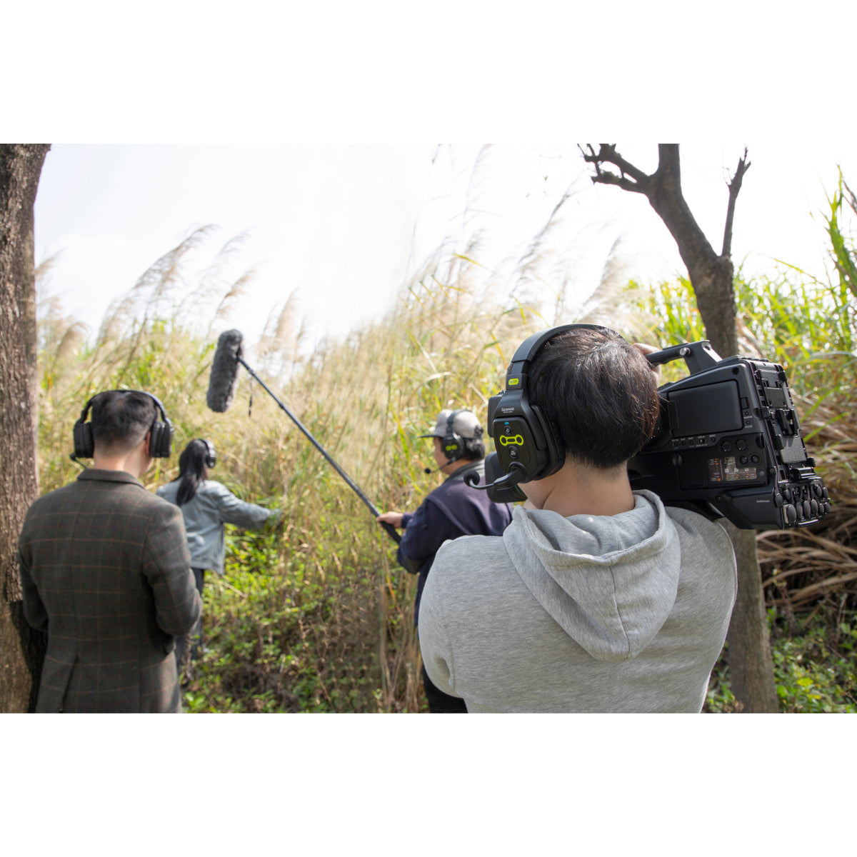 WiTalk-WT5D 5-Person Full-Duplex 1.9GHz Wireless Dual-Ear Headset Intercom System with Hard Case | The LA Firm