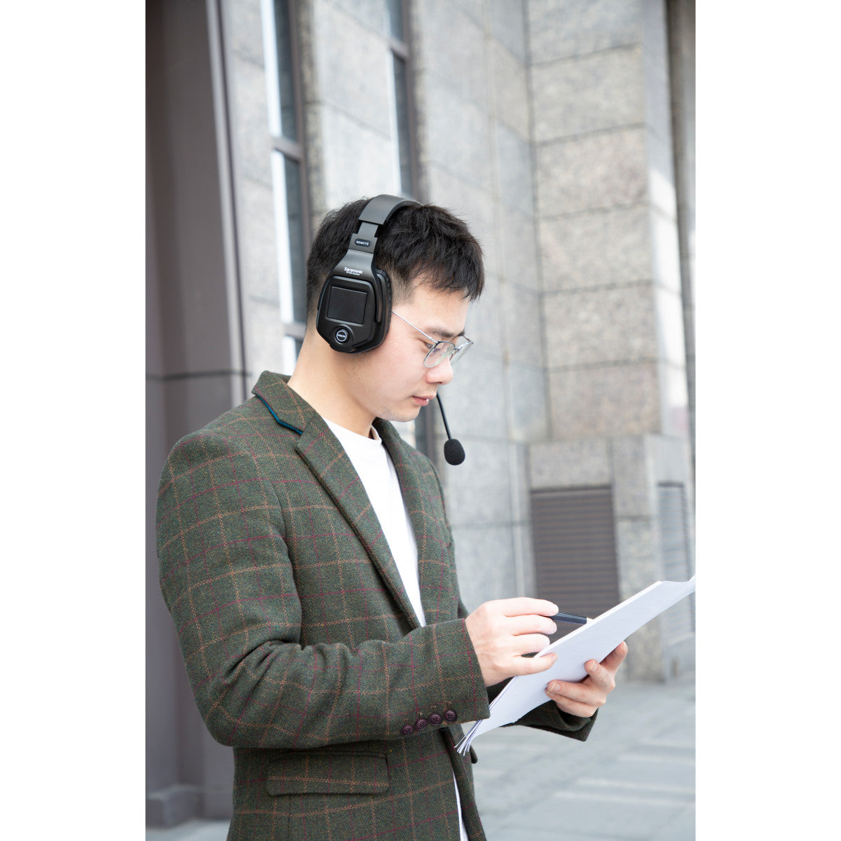 WiTalk-WT5D 5-Person Full-Duplex 1.9GHz Wireless Dual-Ear Headset Intercom System with Hard Case | The LA Firm