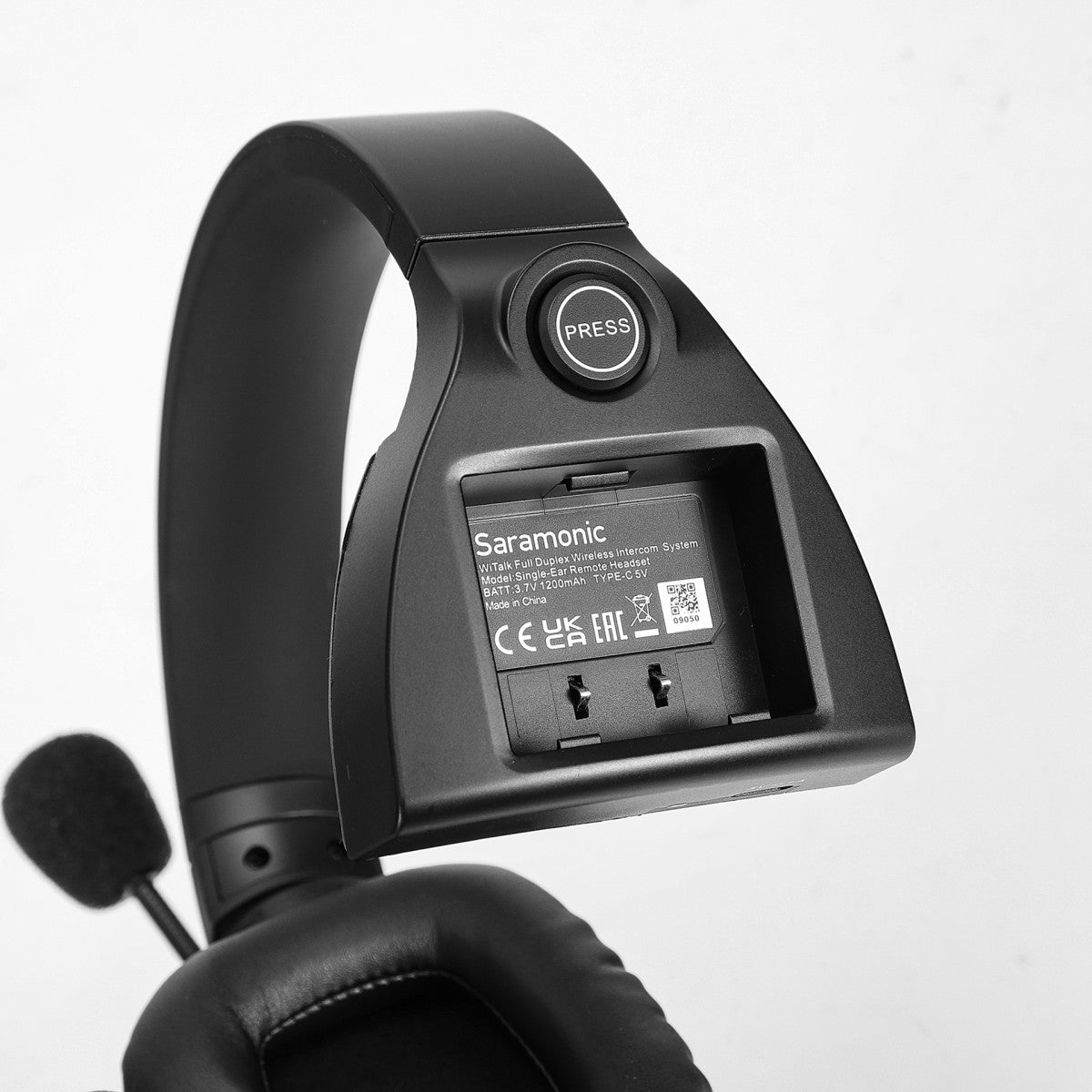 WiTalk-WT5S 5-Person Full-Duplex 1.9GHz Wireless Single-Ear Headset Intercom System with Hard Case | The LA Firm