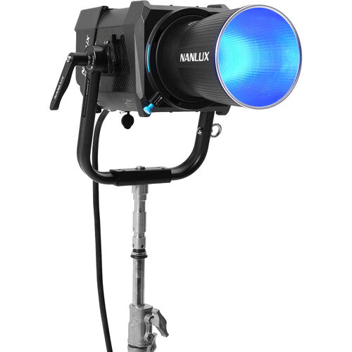 NANLUX Evoke 900C Spot Light with Trolley Case from www.thelafirm.com